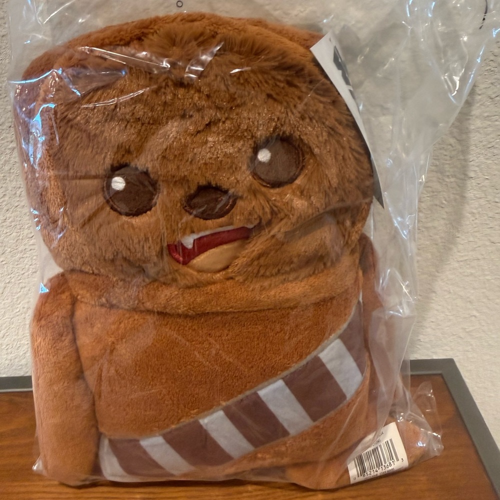 NWT Starwars Chewbacca Brown Plush Toddler Blanket & Pillow